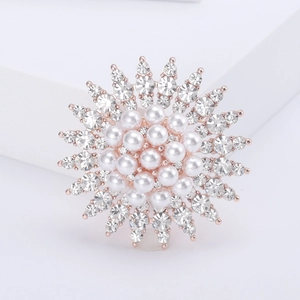 Elegant floral pearl brooch with radiant rhinestones and rose gold plating finish