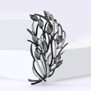 Broche feuille vintage en émail noir, alliage d'argent et cristaux gris pour vêtements