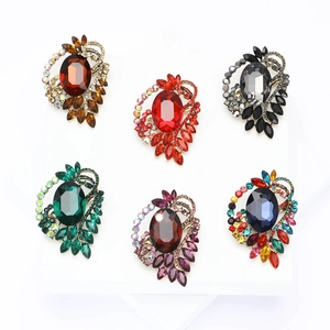 Vintage Alloy Rhinestone Glass Brooch For Women Exquisite Floral Breastpin High-End Banquet Shawl Coat Accessory Jewelry