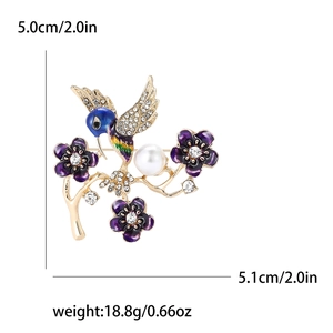 Elegante broche de colibrí con flores púrpuras y perlas blancas, de 5,0 cm x 5,1 cm