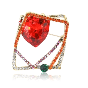 Exquisite quadratische Brosche mit rotem Herz-Edelstein und bunten Strasssteinen auf Gold