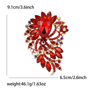 Détails de la grande broche en cristal rouge avec dimensions et base en alliage doré