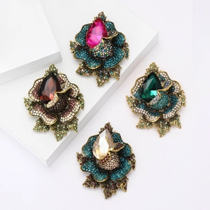 Vintage Alloy Flower Brooch Rhinestone Inlaid Water Drop Crystal Pin For Women Banquet Wedding Coat Accessories