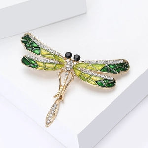 Exquise broche libellule plaquée or avec ailes en émail vert et strass étincelants