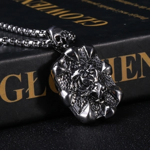 Collier avec pendentif tête de tigre punk vintage en finition argentée rétro et crâne
