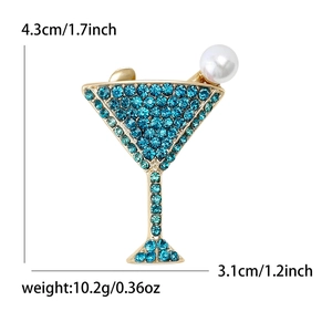 Broche en forme de verre à cocktail avec strass bleu ciel et perle blanche factice
