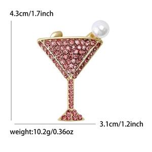 Broche en forme de verre à cocktail avec strass roses et perle blanche sur métal doré