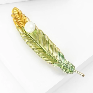 Luxury rhinestone feather brooch with gradient color and white pearl for women suits
