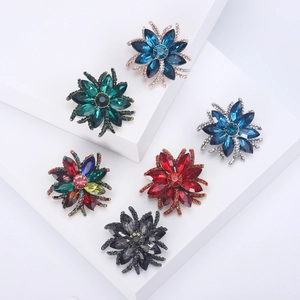 Elegant Alloy Rhinestone Flower Brooch For Women Vintage Botanical Floral Corsage Pin Fashion Accessories For Suits Dress