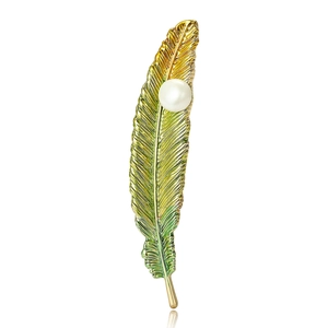 Vintage Alloy Feather Brooch With Artificial Pearl Gradient Green Gold Enamel Pin For Women Fashion Suit Coat Jewelry Accessories