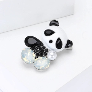 Broche panda mignonne en alliage argenté avec émail, cristaux et gemmes irisées