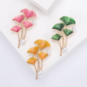 Élégante Broche Feuille de Ginkgo en Alliage Émail pour Femmes Pin Couleur Dégradée Avec Künstliche Perle Synthétique Bijoux Accessoires Robe