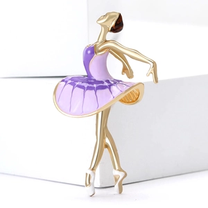 Elegante goudkleurige ballerina broche met paars emaille tutu en edelsteen details