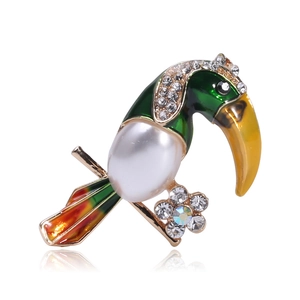 Vintage Toucan Brooch Pin For Women Alloy Enamel Tropical Bird Design With Imitation Artificial Pearl Rhinestone Fashion Accessory