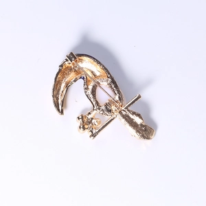 Back view of creative parrot pearl brooch with secure alloy pin fastener mechanism