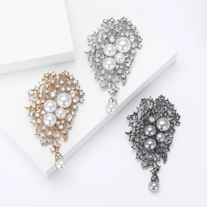 Broche Fleur en Alliage Vintage Avec Pendentif Künstliche Perle d'Imitation Strass Épingle à Bijoux de Mode de Luxe pour Mariage Fête Femme