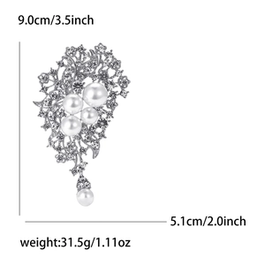 Broche fleur vintage avec perles et strass incluant mesures de taille et de poids