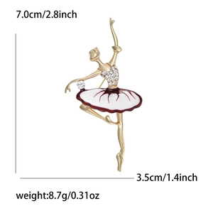 Vue détaillée de la broche ballerine en émail avec dimensions de 7,0 cm de haut et 3,5 cm