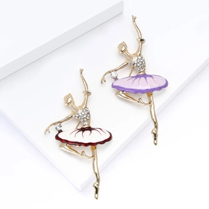 Broche ballerine élégante avec cristaux et émail coloré aux tons violet et rouge doré
