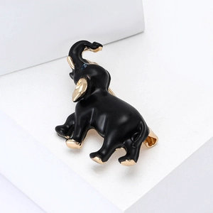 Elegante spilla a elefante placcata in oro con smalto nero e occhio di zircone blu su base