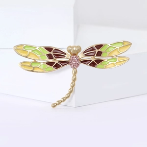 Broche libellule élégante avec ailes en émail coloré et cristaux roses pour femmes