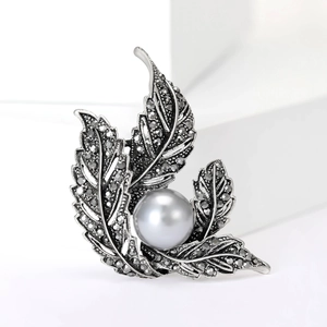 Vintage Leaf Brooch Elegant Luxury Alloy Grey Faux Artificial Pearl Rhinestone Plant Pin For Women Clothing Suit Dress Accessory
