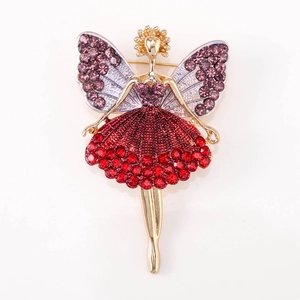 Dettaglio della spilla ballerina con strass rossi e viola su base in lega dorata fine