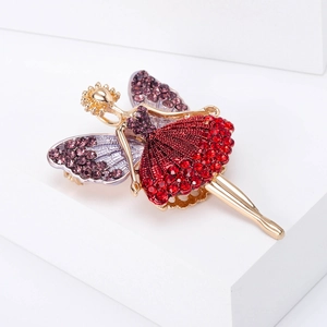 Elegante spilla ballerina con ali in smalto viola e cristalli rossi su espositore