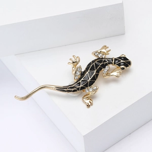Broche gecko dorée exquise avec motif en émail noir et cristaux de strass étincelants