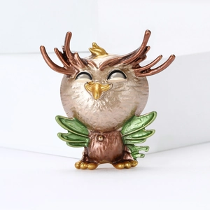 Creative owl and elk enamel brooch in bronze metal with green wings for apparel
