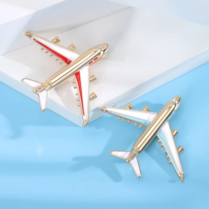 Fashion Creative Enamel Airplane Brooch Gold Plated Alloy Aircraft Lapel Pin For Women Men Suit Jewelry Gift Accessories