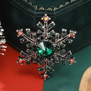 Vintage Alloy Snowflake Brooch For Women Green Rhinestone Inlaid Pin Christmas Festive Party Jewelry Accessory Coat Corsage Gift