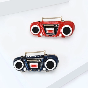 Retro Nostalgic Radio Recorder Brooch Pin Enamel Alloy Drip Oil Boombox Badge For Women Fashion Commuter Accessory Gift