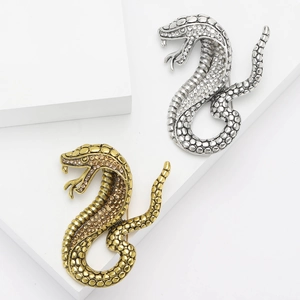 Vintage Alloy Cobra Snake Brooch For Women Men Retro Rhinestone Encrusted Animal Lapel Pin Fashion Jewelry Accessories