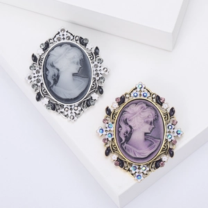 Spilla Cammeo Vintage da Donna Elegante in Lega con Strass Fiore Smalto Pin per Revers Stile Palazzo Retrò Gioielli Regalo