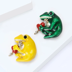 Creative alloy frog brooches with colorful enamel heart and sparkling rhinestones