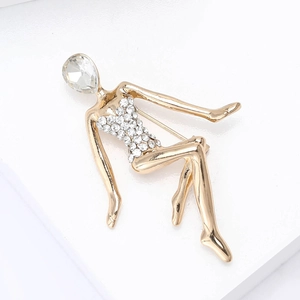 Spilla elegante ragazza danzante dorata con cristallo a goccia e strass lucidi