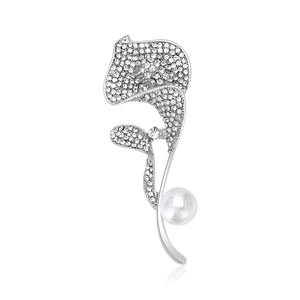 Eleganter silberner Calla-Lilien-Anstecker mit funkelnden Strasssteinen und Perle