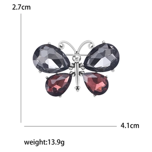 Exquisite Schmetterlingsbrosche mit grauen und burgunderroten Kristallen, 4,1 cm x 2,7 cm