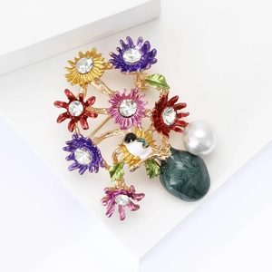 Spilla vintage girasole con fiori in smalto colorato, cristalli e ciondoli di perle