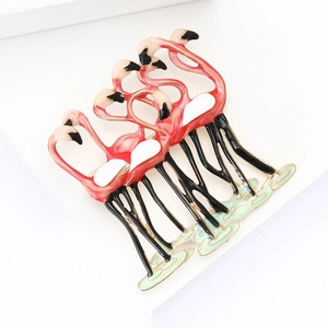Levendige emaille flamingo cluster broche in goudkleurige legering voor dameskleding