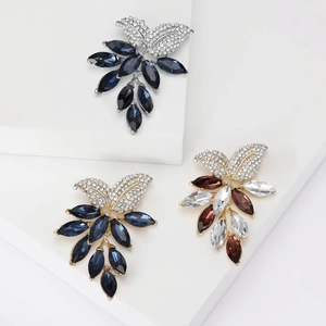 Elegant Vintage Crystal Rhinestone Leaf Brooch For Women Alloy Plant Pin Fashion Apparel Accessory Jewelry Gift