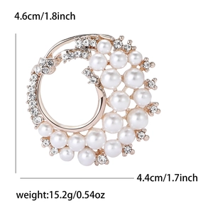 Elegant pearl and rhinestone wreath brooch with golden alloy base for women suit accessories