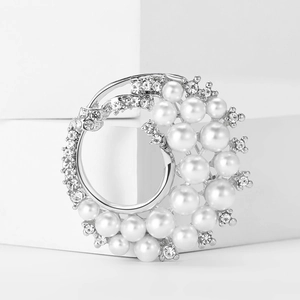 Elegant silver pearl wreath brooch with sparkling rhinestones for women suit and sweater