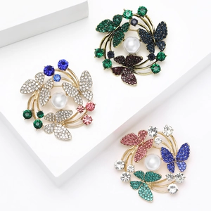Luxus Schmetterling Künstliche Perlenkranz Brosche Elegante Legierung Strass Schmetterling Anstecknadel Modeschmuck Zubehör Für Damen Anzug Mantel