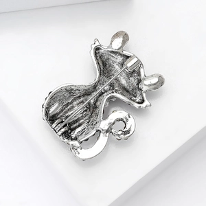 Silver alloy cat brooch with a secure safety pin clasp and vintage metallic finish