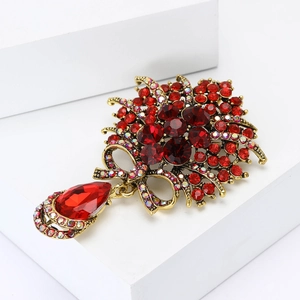 Élégante broche bouquet vintage en alliage avec cristaux rouges et pendentif goutte