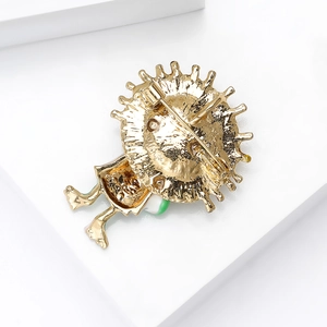 Broche grenouille en émail vert tendance avec dos doré et fermoir épingle de sûreté
