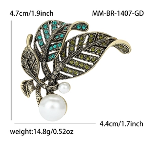 Eleganter goldfarbener Blatt-Brosche mit grünen Strasssteinen und Perlen für Damen