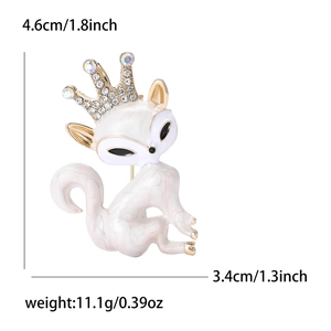Broche renard dessin animé avec couronne dorée et émail blanc, bijou élégant pour femme